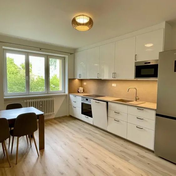 Pronájem kompletně rekonstruovaného bytu, P9 Libeň, ul. Nám. Na Balabence , OV, 2+1, 54 m - Photo 1