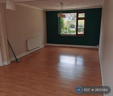 3 bedroom semi-detached house to rent - Photo 2