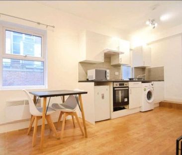 High Street, Staines-upon-thames, Surrey, TW18 - Photo 5