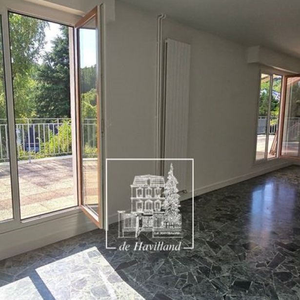 Maison • La Celle-Saint-Cloud - Photo 1