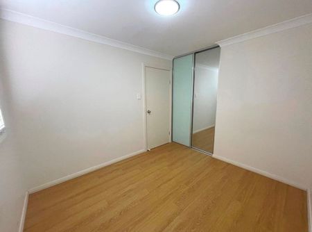 Modern 3 Bed Flat with Ensuite&excl; - Photo 3