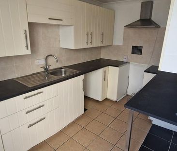 2 bedroom ground floor maisonette to rent - Photo 2