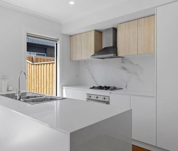 Contemporary Living at Its Finest - Photo 6