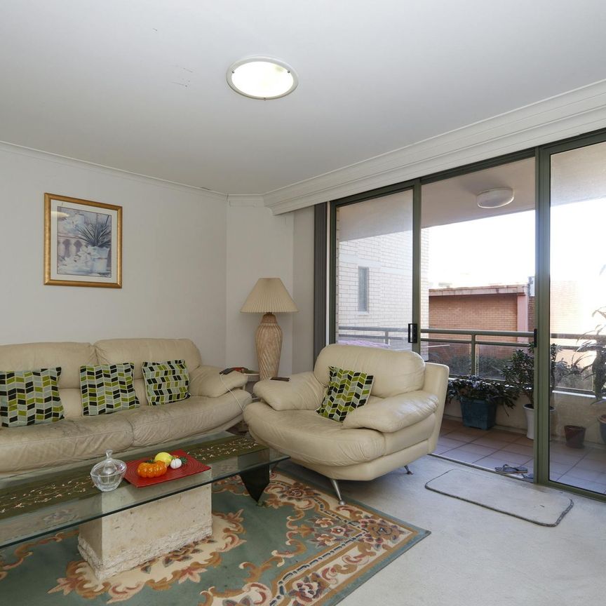 Spacious 2 Bedroom Apartment - Photo 1