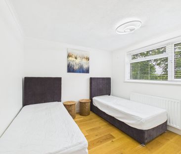 4 bedroom House in Oaktree Way, Sandhurst - Photo 5