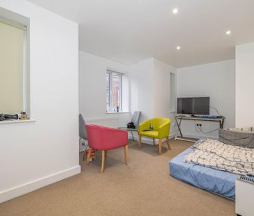 3 bedroom maisonette to rent - Photo 3