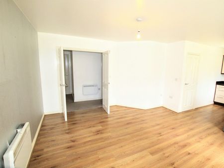 Flat to rent on - Photo 2