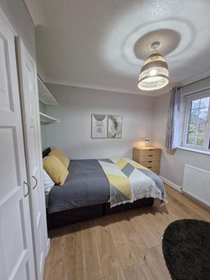 1 bedroom in a house share to rent - Photo 1