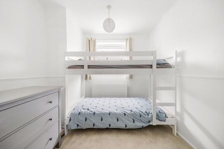 3 bedroom flat to rent - Photo 5