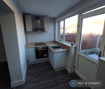 4 bedroom semi-detached house to rent - Photo 6