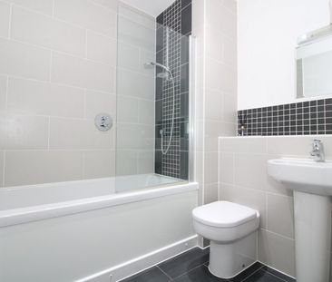 Kings Road, Stevenage, Hertfordshire - Photo 2