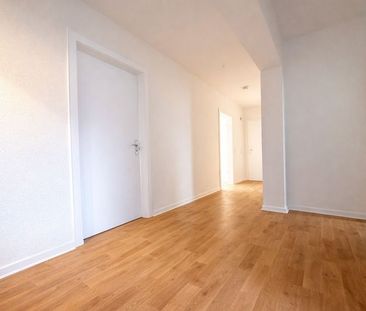 FRISCH RENOVIERTE 4-ZIMMERWOHNUNG MIT BALKON IN KREFELD ZU MIETEN! - Photo 6