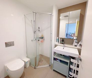 Lovely one-bedroom apartment plus a good study room, located in a f... - Photo 4