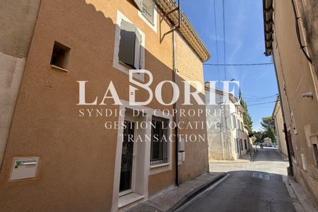 Carpentras : Location maison de ville de 53m2 à louer 600 EUR - Photo 2