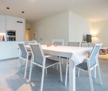 Appartement te huur in Kruishoutem voor € 800 met 2 slaapkamers - Photo 2