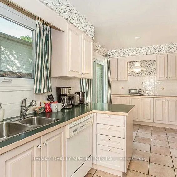 1697 Missenden Crescent - Photo 1