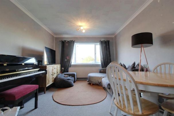 3 bedroom semi-detached bungalow to rent - Photo 1