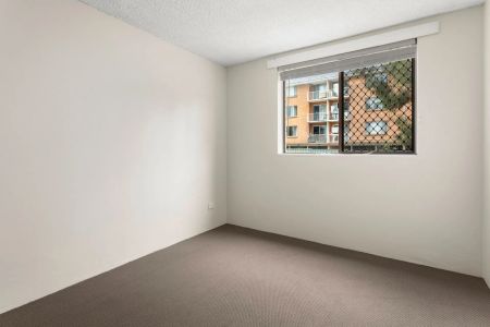 Bright One Bedroom Unit in Prime Queanbeyan Location - Photo 3