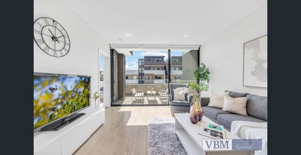 Contemporary 2-Bedroom Apartment with Prime Convenience in Homebush - Photo 1