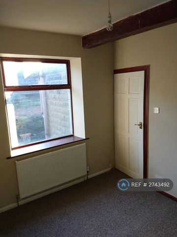 3 bedroom terraced house to rent - Photo 2