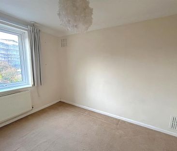 2 bedroom retirement property to rent - Photo 2