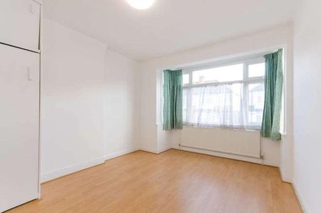 Leafield Road, Sutton Common, SM1 - Photo 4