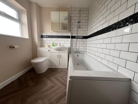 3 bedroom semi-detached house to rent - Photo 4