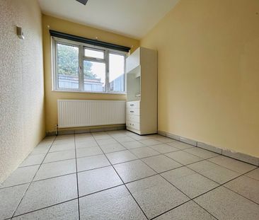 4 Bed Semi-Detached House, Ley Street, IG2 - Photo 2