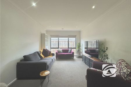 GREAT FAMILY HOME IN CLYDE NORTH - Photo 2