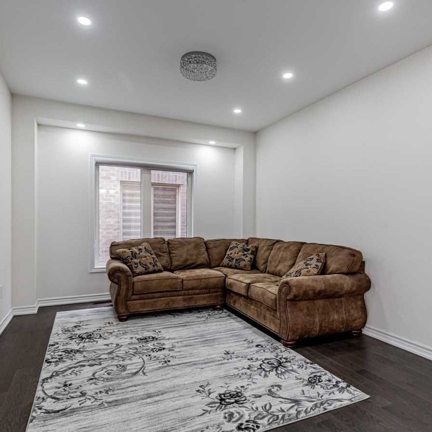 For Lease - 1957 Don White Court Unit# Upper, Oshawa, Ontario - Photo 1