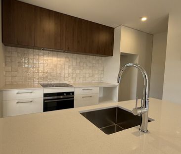 A spacious two bedroom townhouse with all the extras! - Photo 5