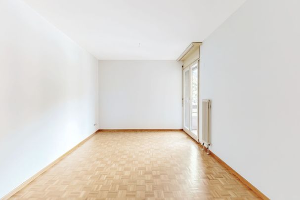 2.5 spacious rooms in a strategic area with garage - Photo 1