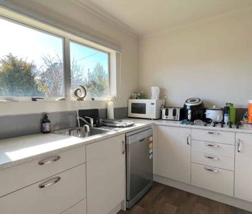 Lovely on Lewis - Photo 3