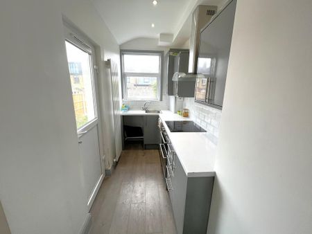 1 bedroom house of multiple occupation to rent - Photo 5