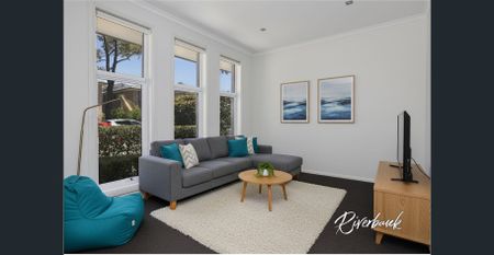 Modern Family Home - Photo 5