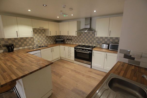 Park view, Stonebow house Block, St. Botolphs Crescent, Lincoln, Lincolnshire, LN5 8AZ - Photo 1