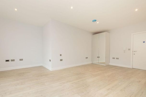 Studio to rent - Photo 1