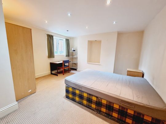 5 Bed Student Accommodation - Photo 1