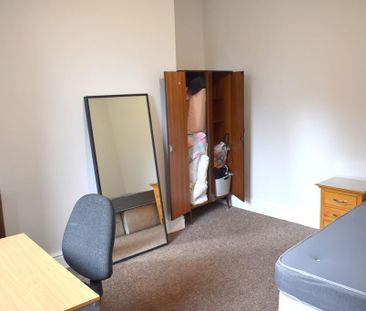 6 bedroom semi-detached house to rent - Photo 3