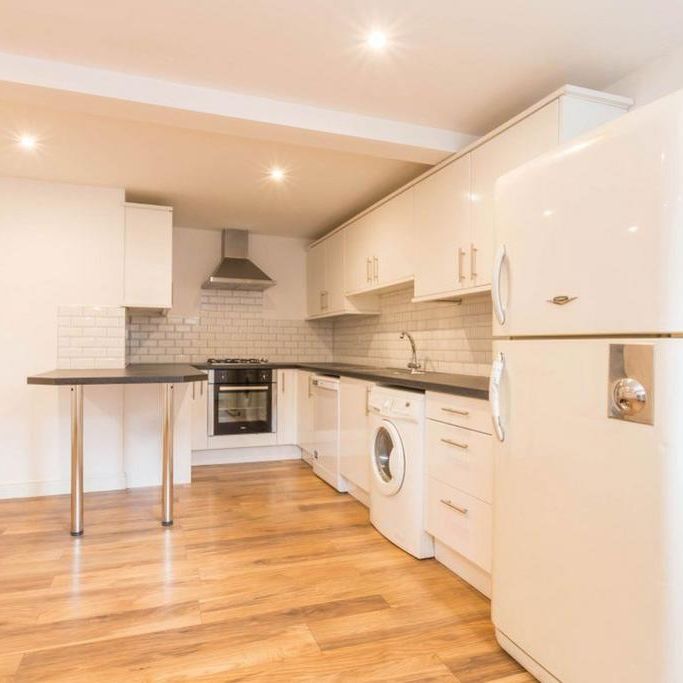 3 bedroom flat to rent - Photo 1