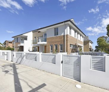 Stylish and spacious living in Prime location - Photo 3