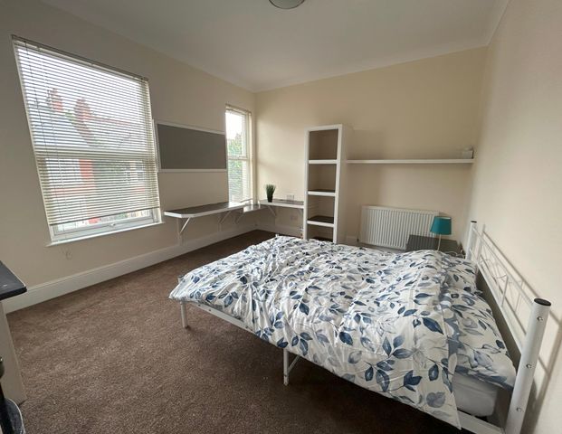🌟Large Double Rooms In Comfortable House - Photo 1
