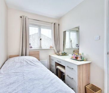 2 bedroom end of terrace house to rent - Photo 4