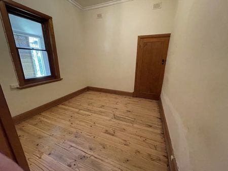 Charming 3-Bedroom Home - Photo 3