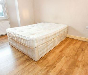 3 bedroom flat to rent - Photo 5