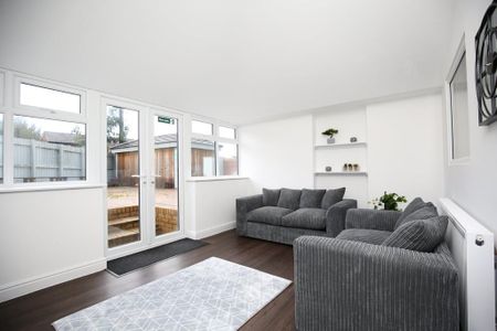 1 bedroom in a house share to rent - Photo 2