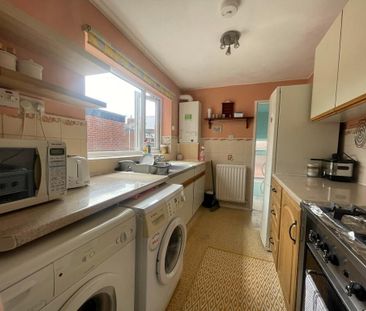 3 bedroom flat to rent - Photo 3