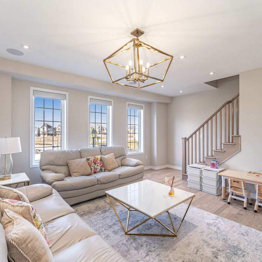 For Lease - 325 Kleinburg Summit Way, Vaughan, Ontario - Photo 1