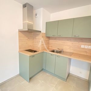 Location Appartement 1 pièce 24m² NICE 06100 - Photo 2