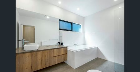 Experience the best in coastal family living - Photo 3